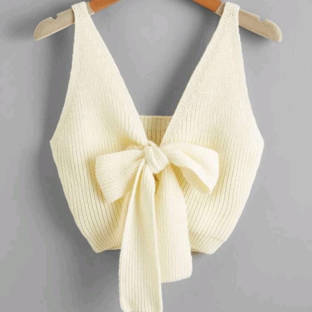 Tie front crop knit top